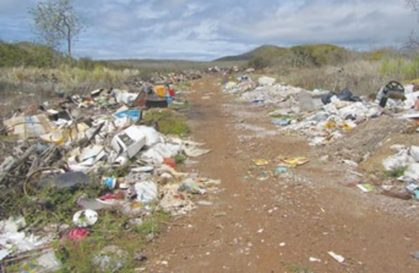 Landfill on San Cristobal Island 370 (photo credit: Energiya Global)
