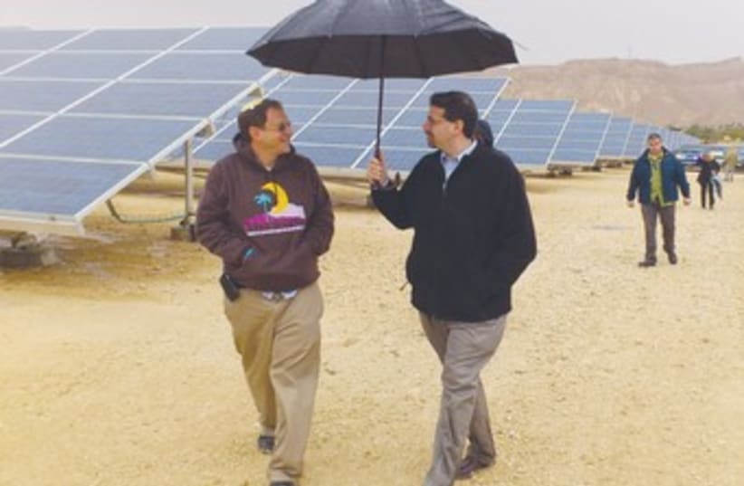 Shapiro at Arava solar field 370 (photo credit: Sharon Udasin)