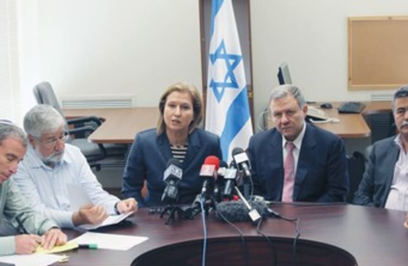Livni Party faction meeting 370 (photo credit: Marc Israel Sellem/The Jerusalem Post)