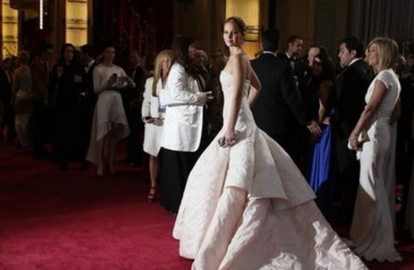 Jennifer Lawrence at the Oscars 390 (photo credit: REUTERS/Lucy Nicholson)