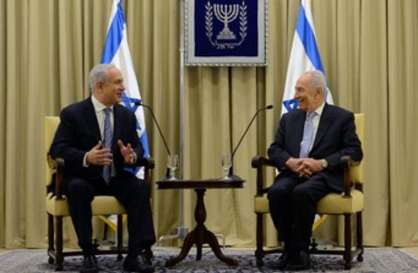 Netanyahu and Peres 370 (photo credit: Koby Gideon/GPO)