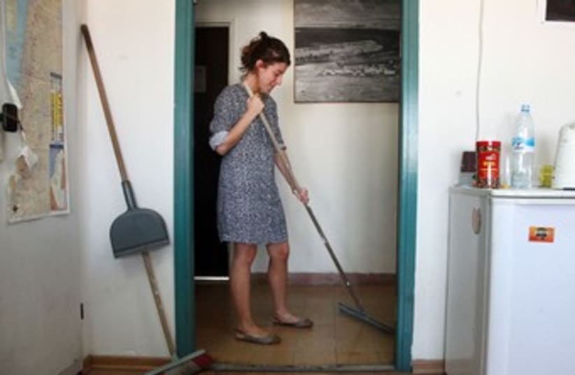 Cleaning (good illustrative) 370 (photo credit: Marc Israel Sellem/The Jerusalem Post)