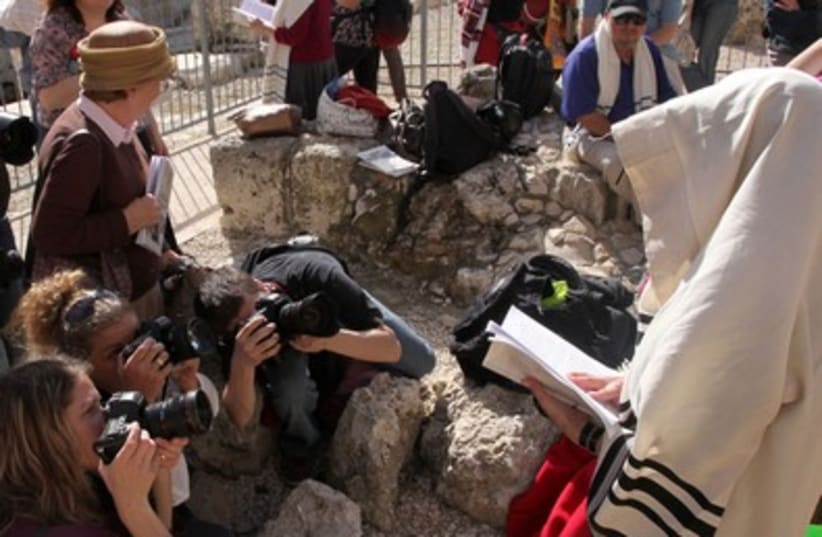 Phptographers Women Western Wall 395 (photo credit: Marc Israel Sellem)