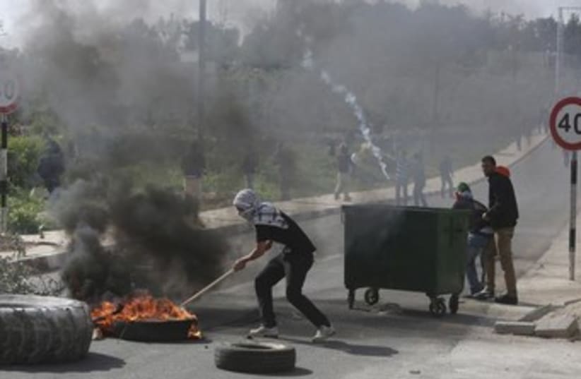 Palestinian protestors (photo credit: Reuters)