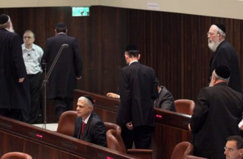 PM Binyamin Netanyahu addressing 33rd Knesset (photo credit: Marc Israel Sellem)
