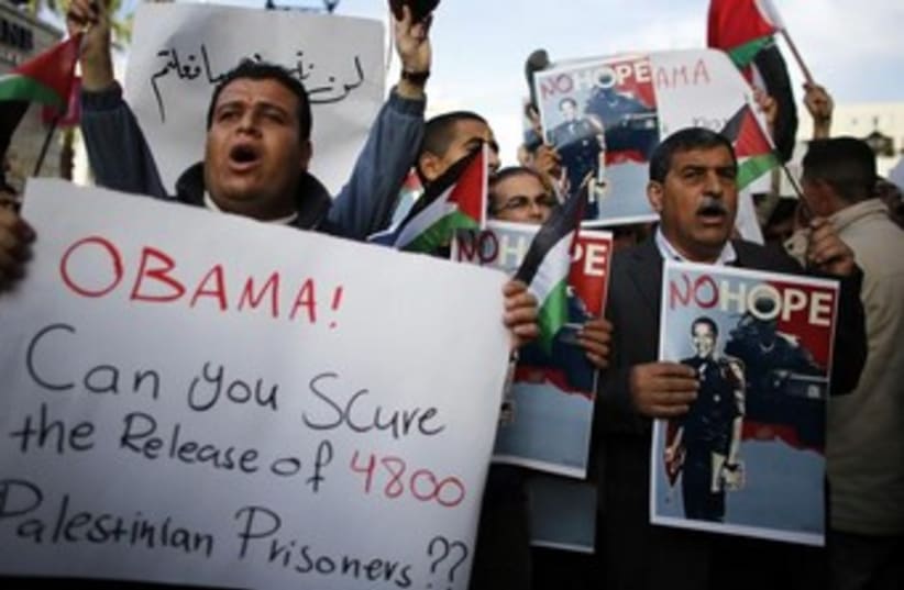 Anti-Obama Palestinian protesters 370 (photo credit: REUTERS/Ammar Awad)