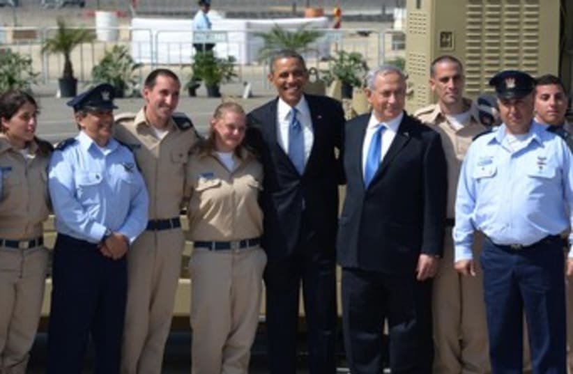 Obama and Netanyahu pose with IDF personnel 370 (photo credit: GPO)