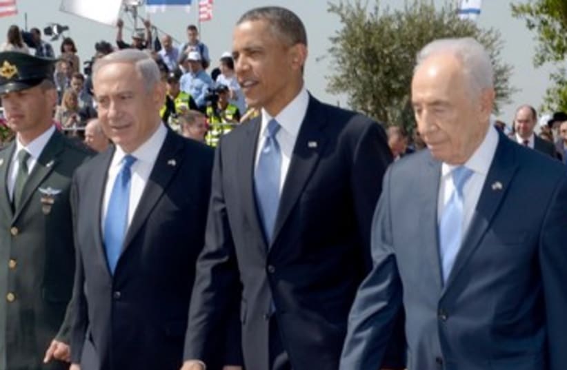 Netanyahu, Obama, Peres at airport 390 (photo credit: Avi Ohayon/GPO)