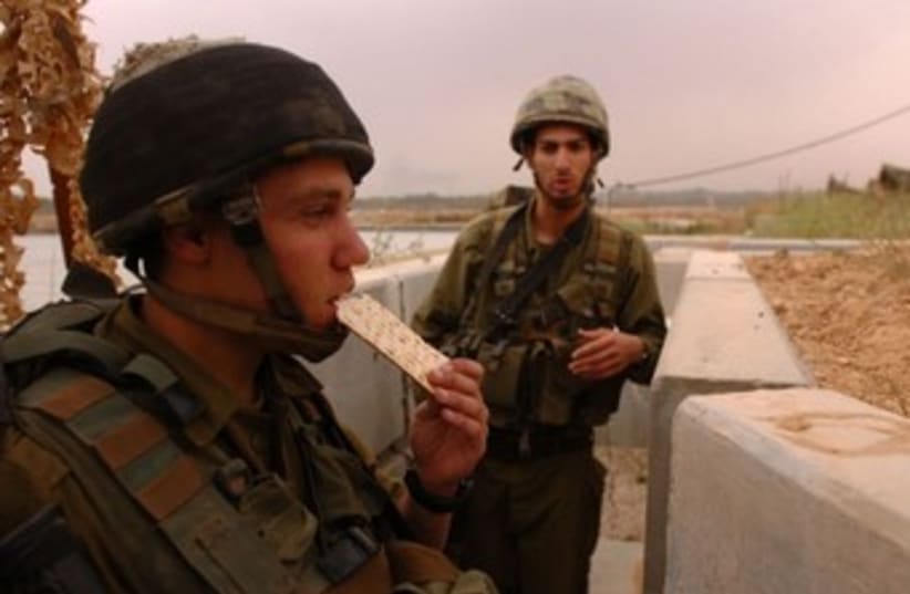 IDF soldier eats matza on Passover 370 (photo credit: IDF Spokesman’s Office)