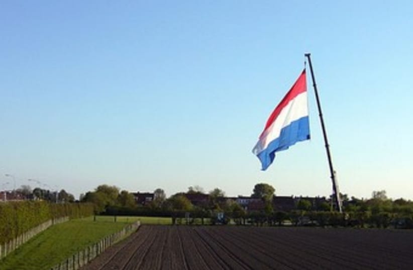 Dutch flag in field 370 (photo credit: Wikimedia Commons)