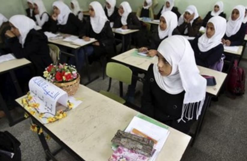Palestinian schoolgirls in Gaza 370 (photo credit: REUTERS/Ibraheem Abu Mustafa )