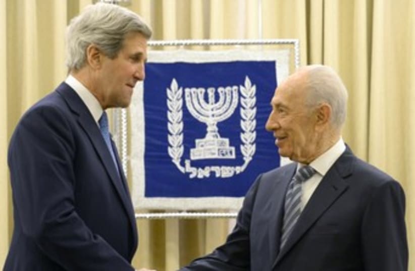 Kerry and Peres 370 (photo credit: Mark Neiman/GPO)