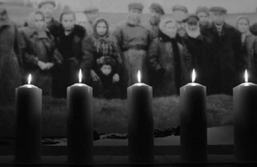 Holocaust candles 370 (photo credit: REUTERS)