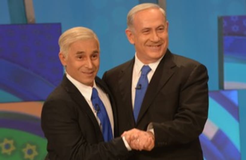 Netanyahu at Eretz Nehedert filming 370 (photo credit: Amos Ben-Gershom/GPO)