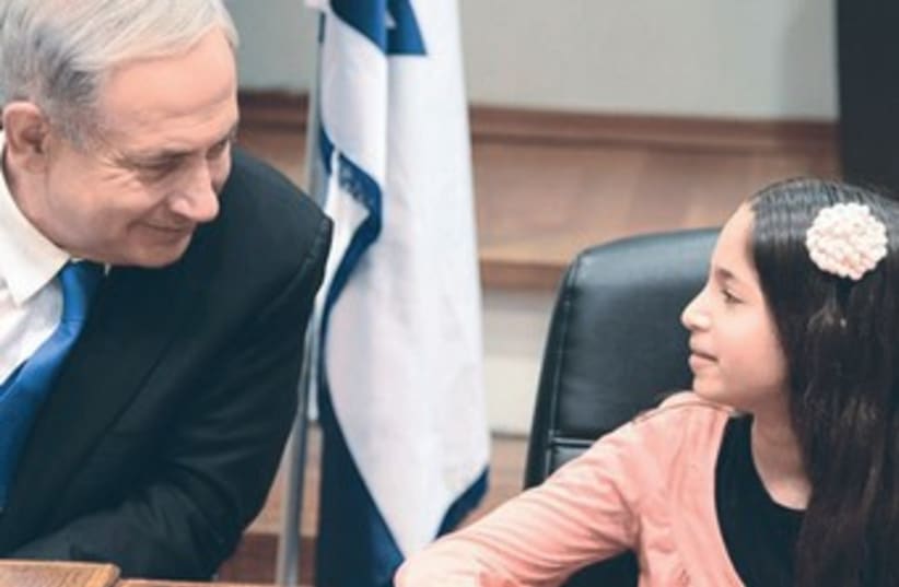 Netanyahu and kid370 (photo credit: (Moshe Milner/GPO))