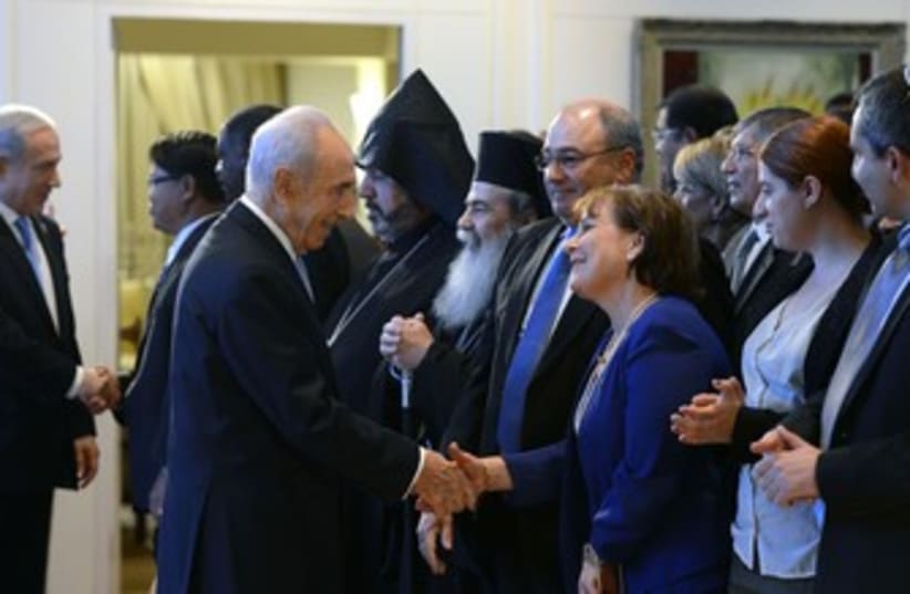 Peres, Netanyahu greet heads of  foreign diplomatic missions (photo credit: Courtesy The President's Residence)
