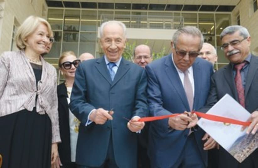 Peres and Wertheimer 370 (photo credit: Mark Neiman/GPO)