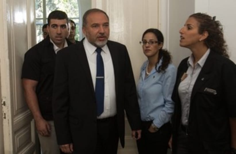 Avigdor Liberman at court, April 25, 2013 370 (photo credit: Uri Lanz/ Yisrael Hayom/ Pool)