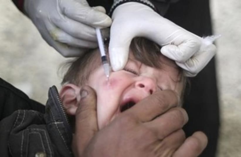 Child receives shot 370 (photo credit: reuters)