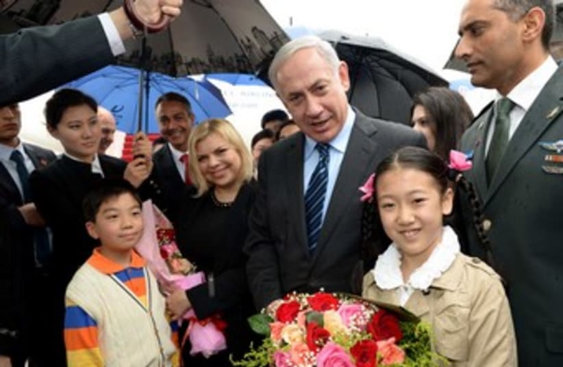Netanyahu in China with kids 370 (photo credit: Avi Ohayon, GPO)