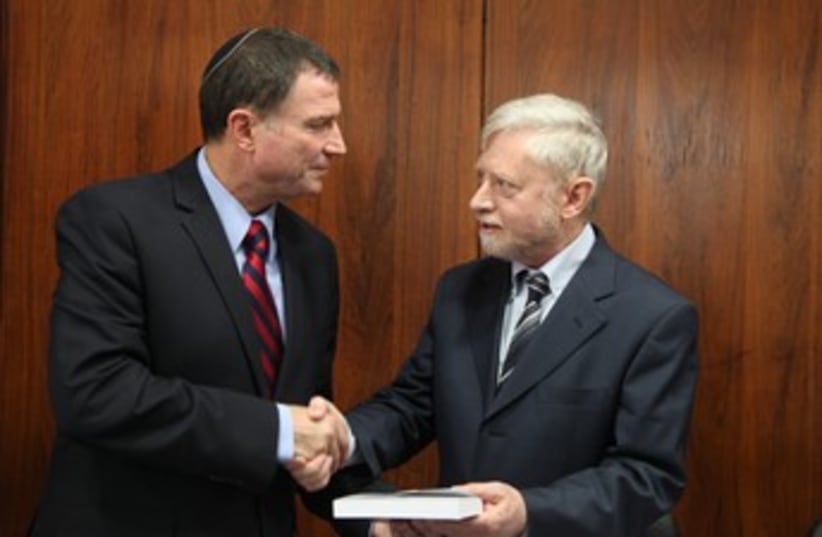 State Comptroller Shapira hands Edelstein report 370 (photo credit: Courtesy of Knesset)