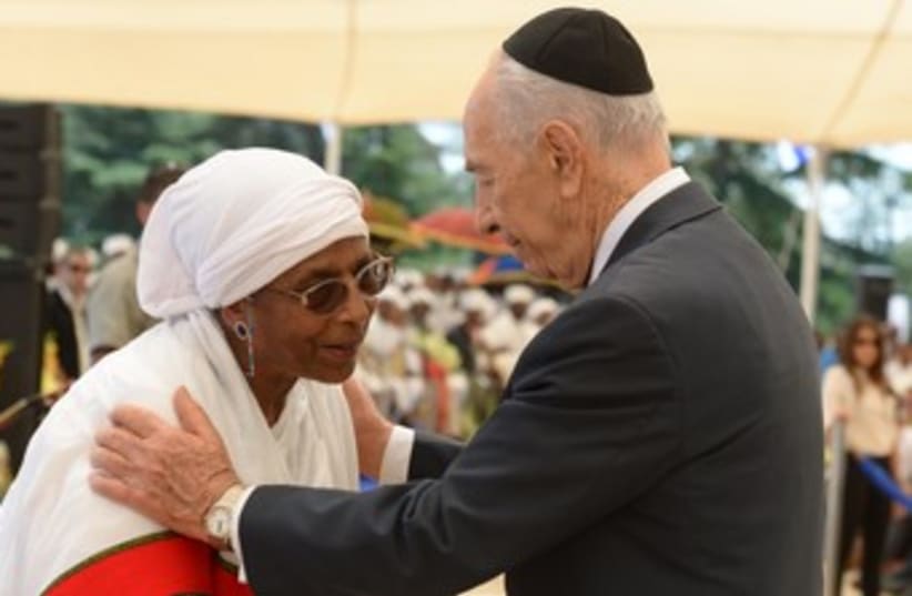 Peres at Ethiopian memorial service 370 (photo credit: Mark Neiman/GPO)