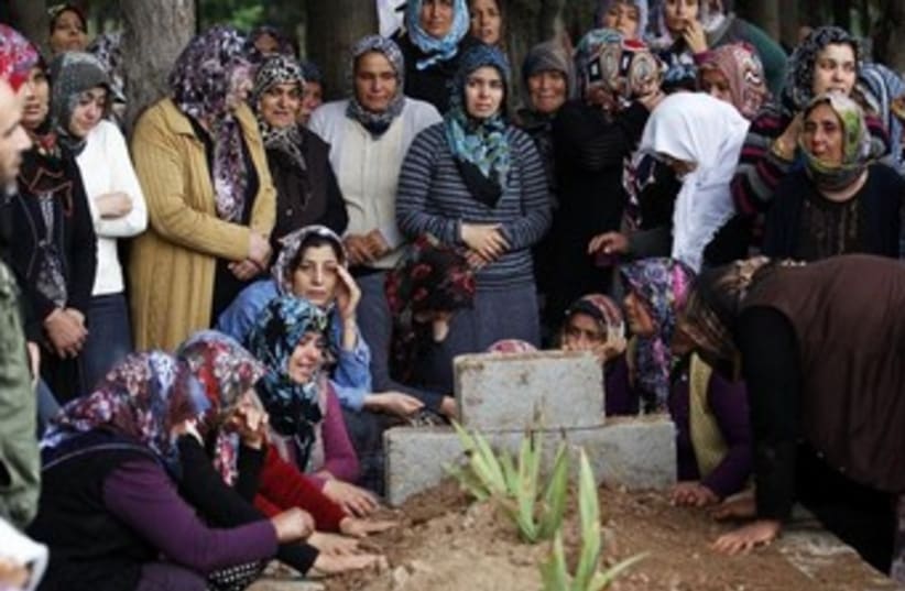 arab women grieving 370 (photo credit: REUTERS)