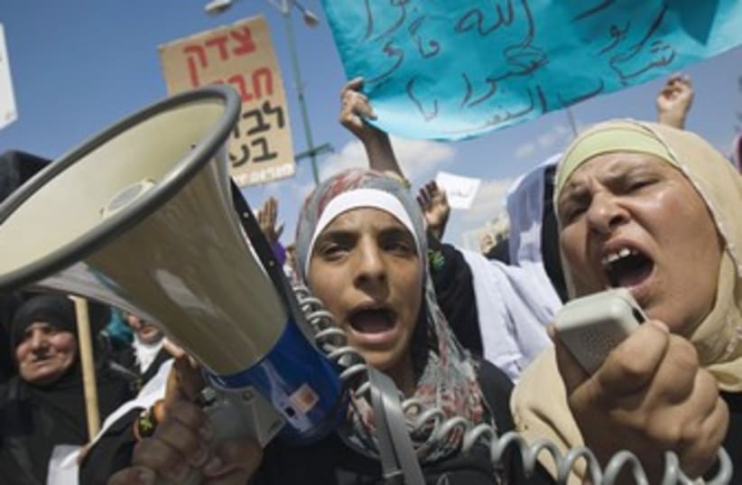 Beduin women yelling 370 (photo credit: Amir Cohen/Reuters)