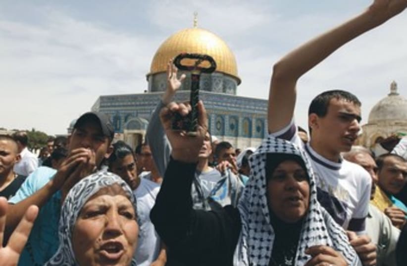 Palestinians protest at al Aksa Mosque (photo credit: REUTERS)