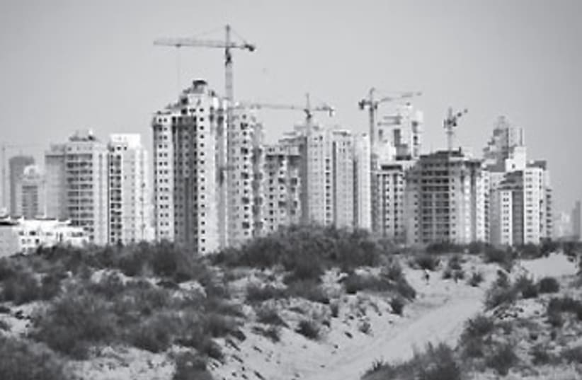 City construction (photo credit: Moshe Shai / Flash 90)