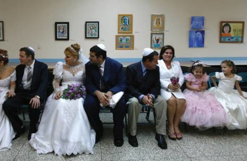 Cuba Marriage couples (photo credit: CLAUDIA DAUT / REUTERS)
