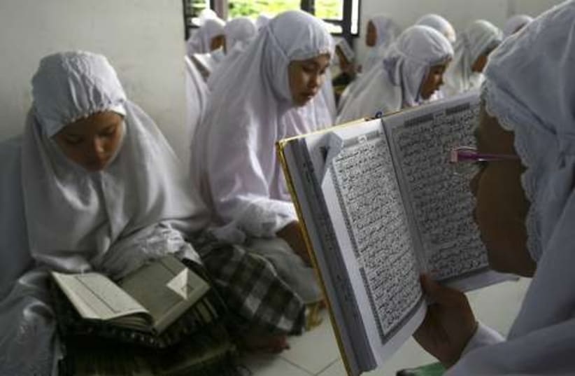 Indonesia Islamic students 521 (photo credit: REUTERS/Stringer Indonesia)