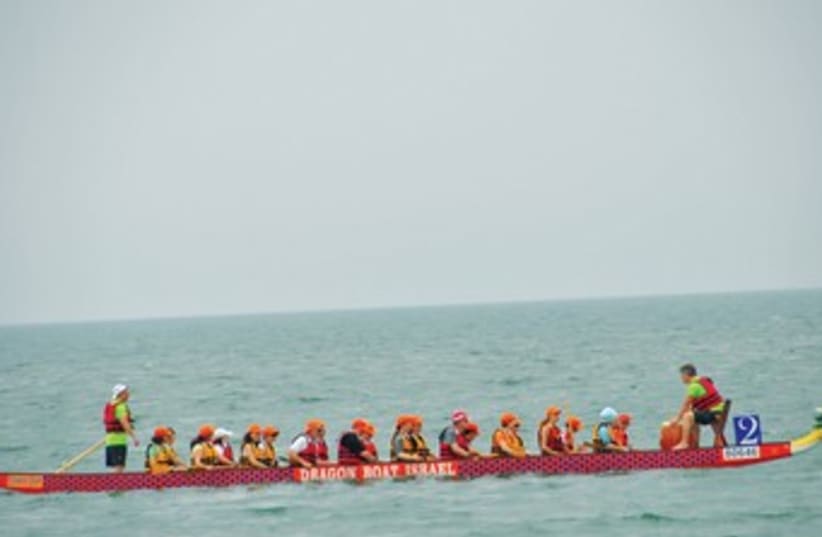 Dragon boat race Kinneret 370 (photo credit: Debra Silver)