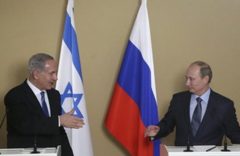 Netanyahu and Putin go to shake hands, 390 (photo credit: REUTERS)