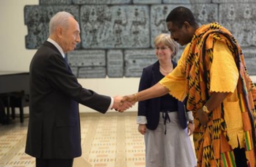 Peres with new ambassadors 390 (photo credit: Mark Neiman/GPO)
