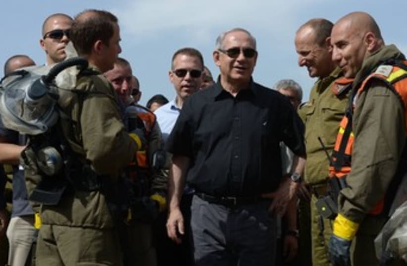 Netanyahu at J'lem national emergency week drill 370 (photo credit: Amos Ben Gershon / GPO)