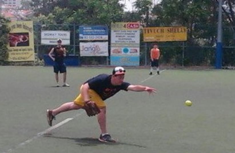 softball370 (photo credit: Aharon Kadden)
