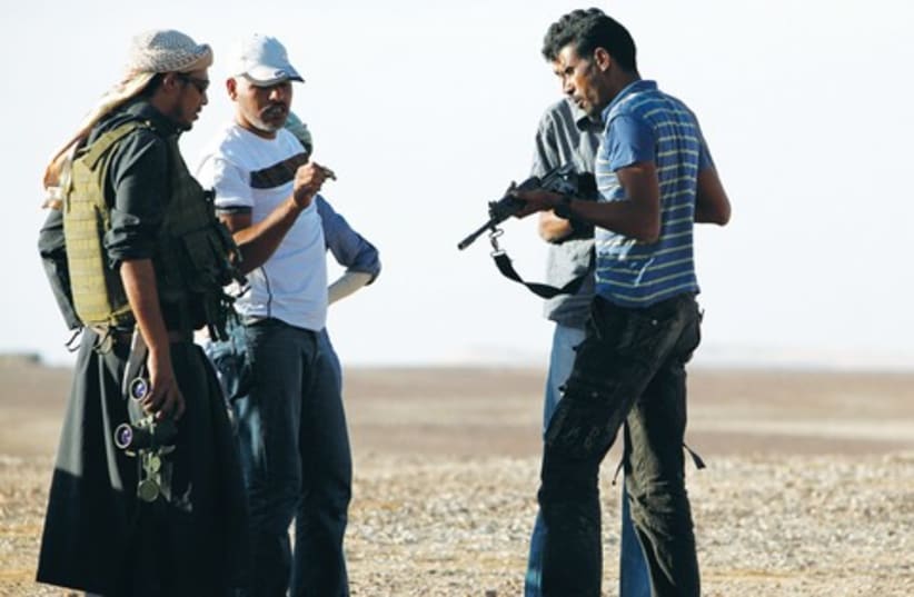 Beduin inspect their weapons 521 (photo credit: Asmaa Waguih/Reuters)