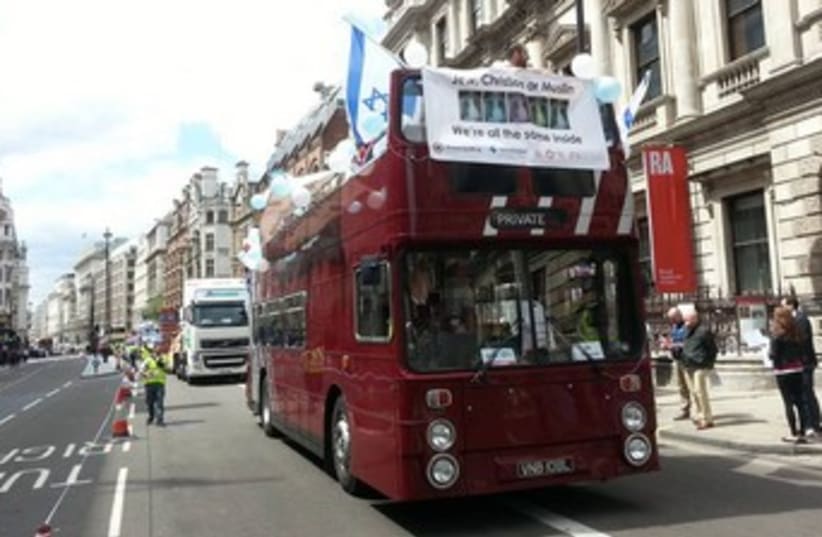 Banner on London bus 370 (photo credit: Jonni Berger)