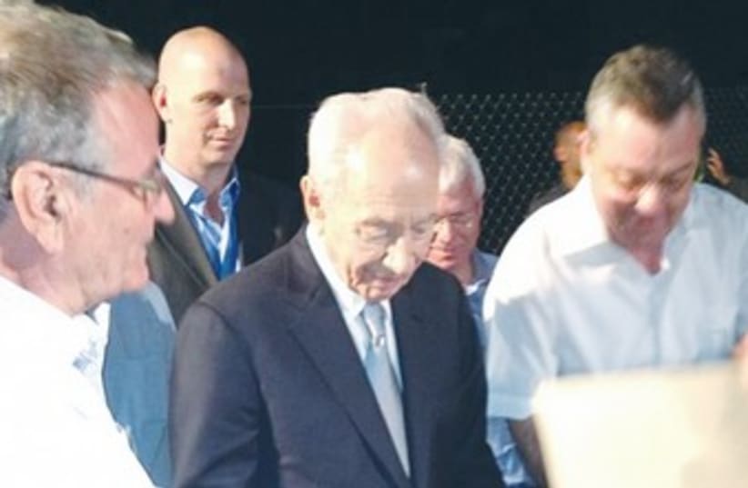Peres at cornerstone ceremony for new power plant 370 (photo credit: Eli Amzaleg)
