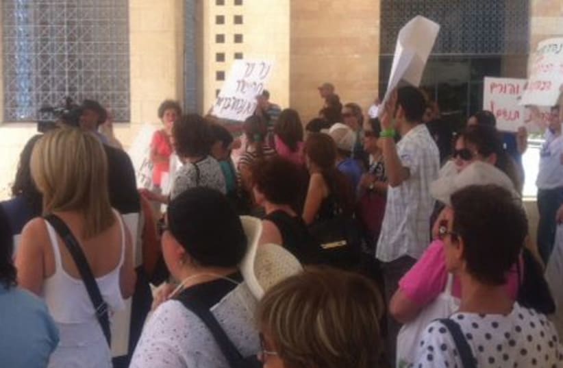 The preschool assistants protest in Safra Square on Sunda521 (photo credit: Courtesy Yershalmim Party)