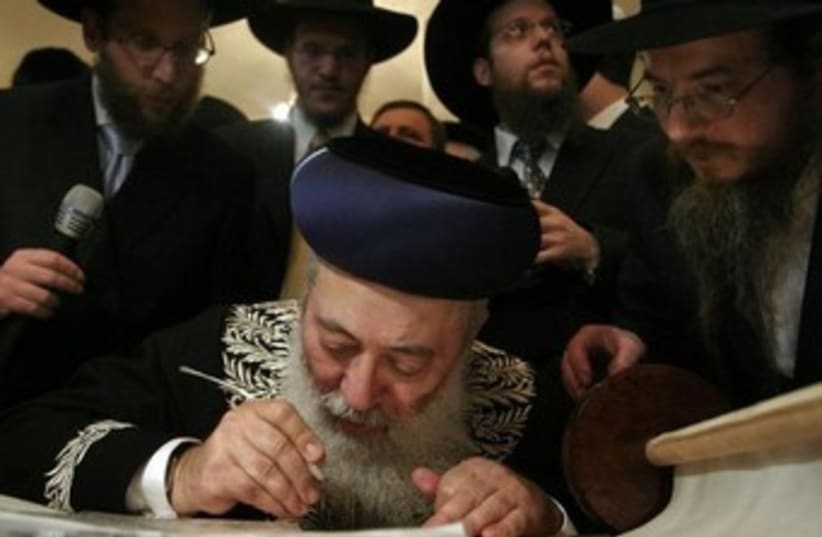  Shlomo Amar writing Torah Scroll 370 (photo credit:  REUTERS/Mihai Barbu )