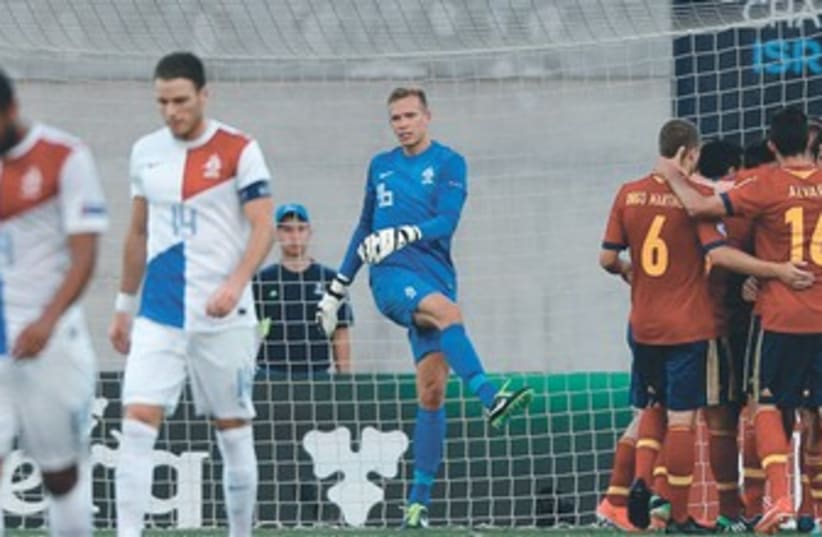 Spanish team celebrates goal against Netherlands 370 (photo credit: REUTERS)