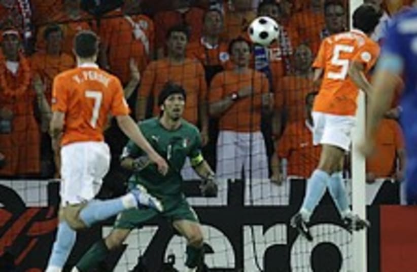 holland football 224.88 (photo credit: AP)