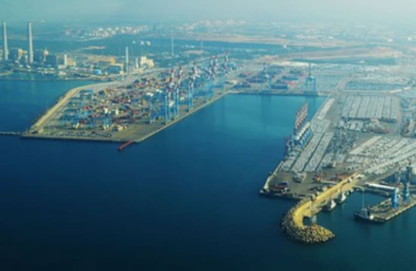 Ashdod port 370 (photo credit: Wikimedia Commons)