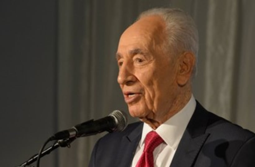 Shimon Peres 370 (photo credit: Gideon Markowitz)