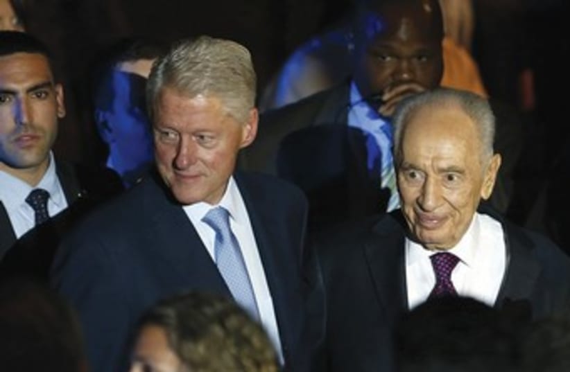 Clinton and Peres at Peres Center 370 (photo credit: Steve Linde)