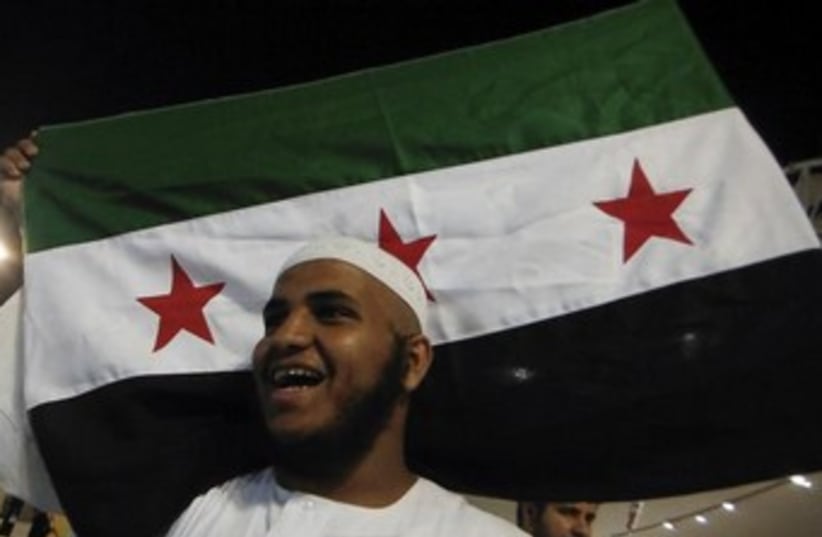 Syrian Muslim pilgrim shouts with flag 370 (photo credit: REUTERS/Amr Abdallah Dalsh)