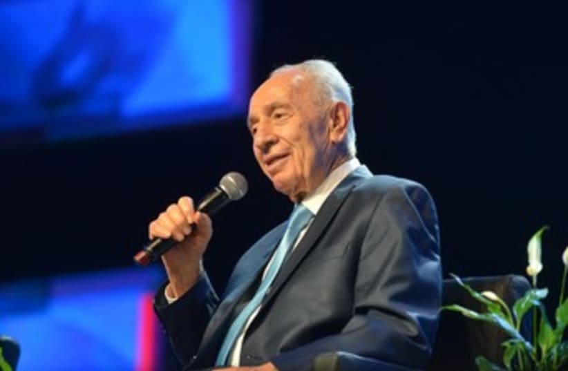Peres speaking (photo credit: Courtesy)