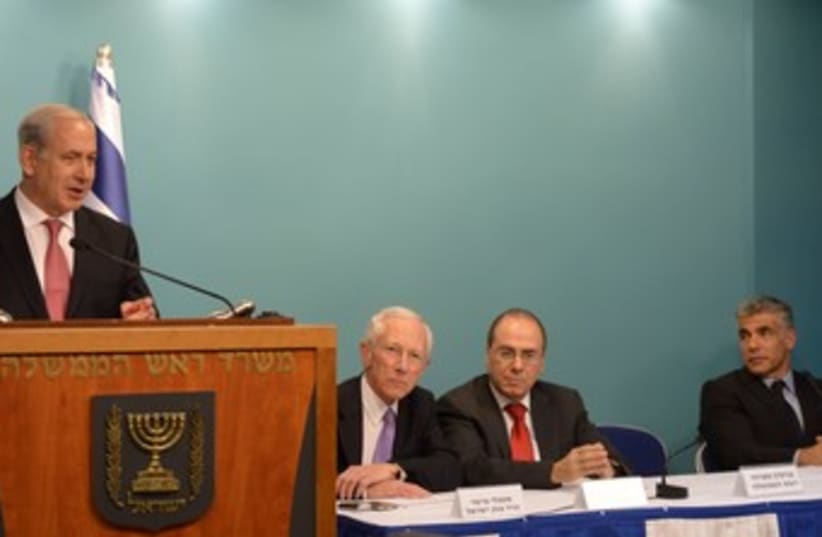 Netanyahu flanked by Fischer, Shalom and Lapid 370 (photo credit: Amos Ben-Gershom/GPO)